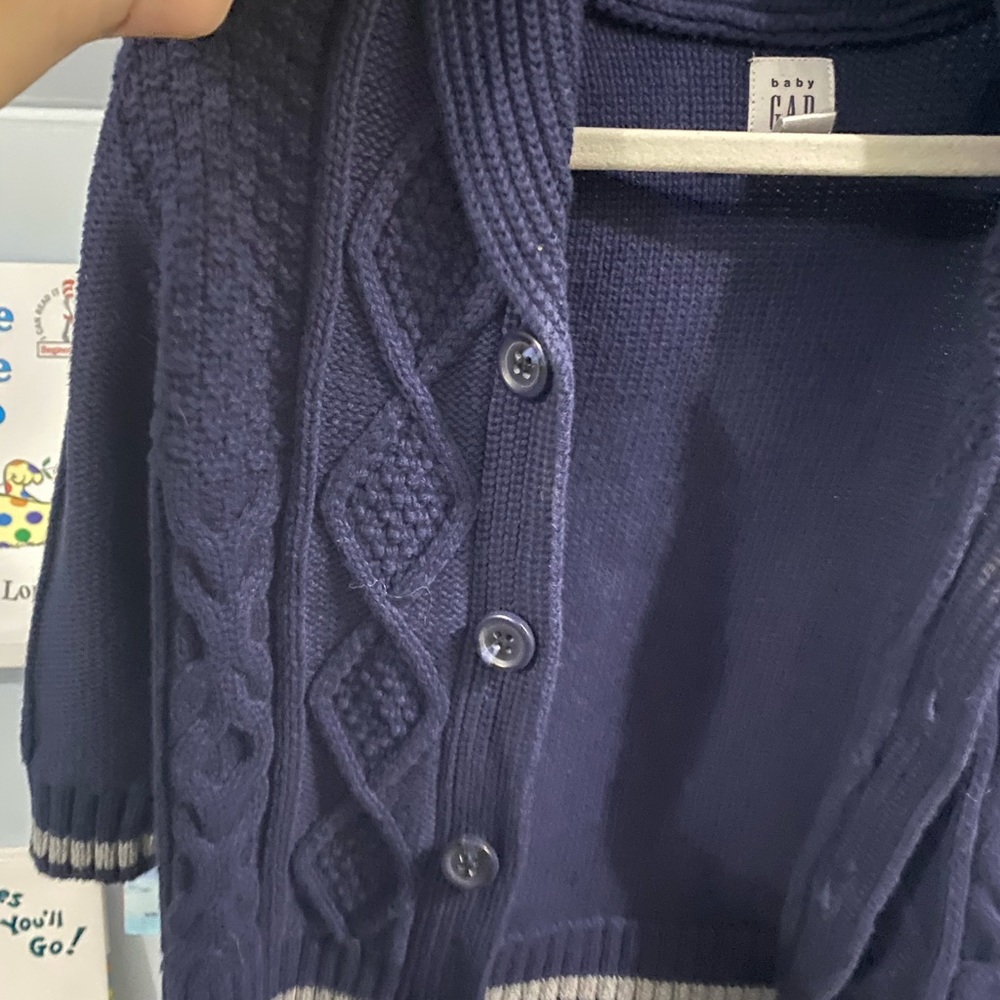 Baby Gap 12-18 month boys sweater - only worn for Christmas pictures.